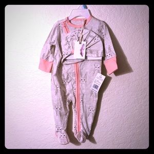 💜NWT Bunny footie & hat set